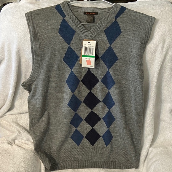 Dockers Other - Dockers Men’s Gray V-Neck Argyle Sweater Vest with Blue Diamond Pattern